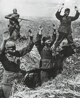 Немец поднял руки