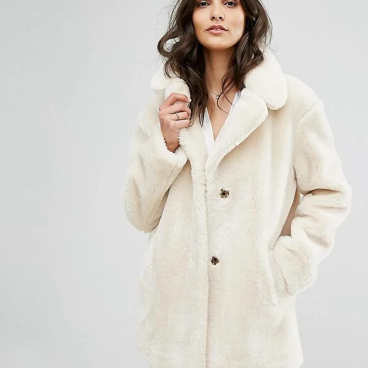 Стильные дубленки. Пальто twinset из искусственной овчины 2020. Меховое пальто из искусственного меха. Полушубок из искусственного меха. Бонприкс шубы из искусственного меха.