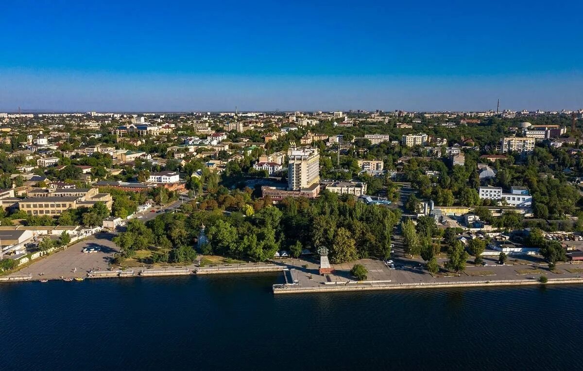 На левом берегу херсона. Херсон город. Устье днепра. Воронежское водохранилище чернавский мост. Ширина днепра в херсоне.