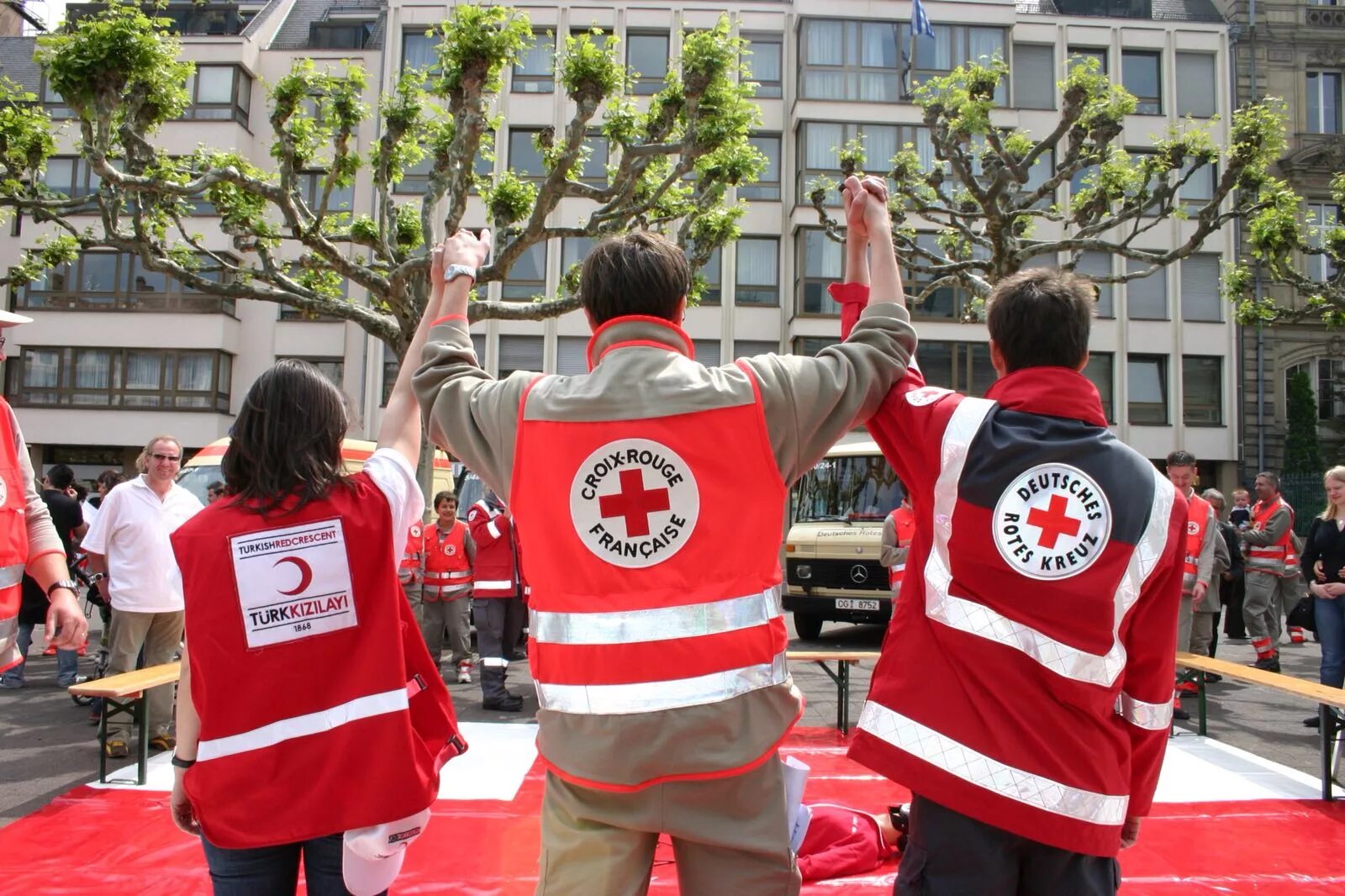 Society red. Международный комитет красного Креста. Красный крест МККК. Красный крест (Red Cross ). Международный комитет красного Креста Женева.