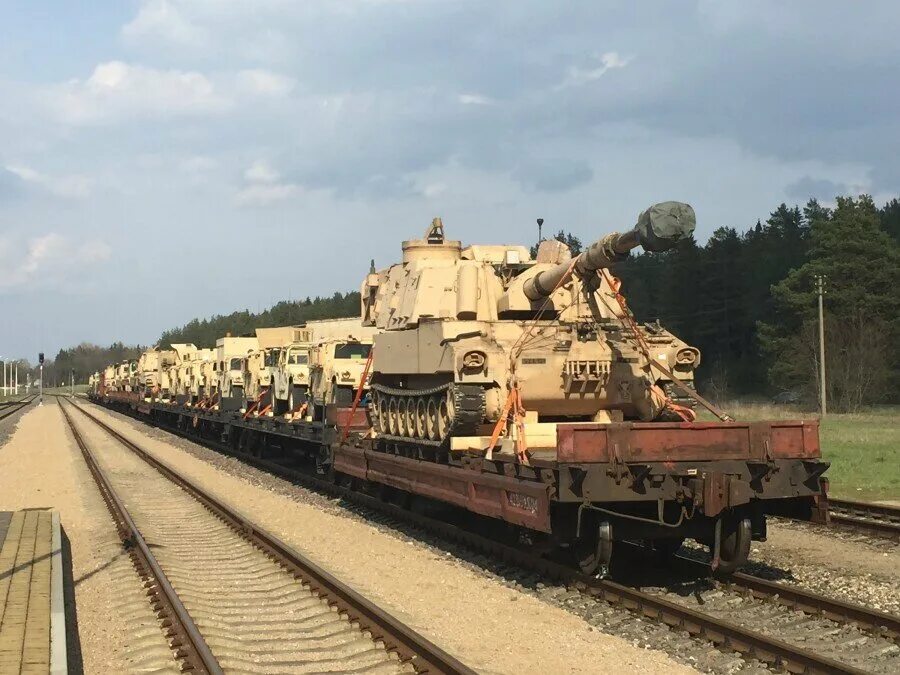 Танк абрамс в польше. Эшелон разведка. Эшелон америка. Машина мс-1 ржд. Поставки оружия сша.