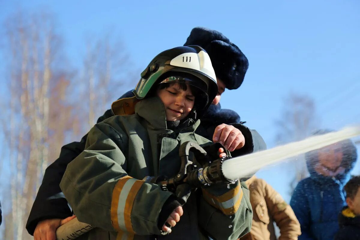 Роль спасателя. Гаи. Для детей. Транспортировочные средства спасателей. Человек спасатель в психологии.