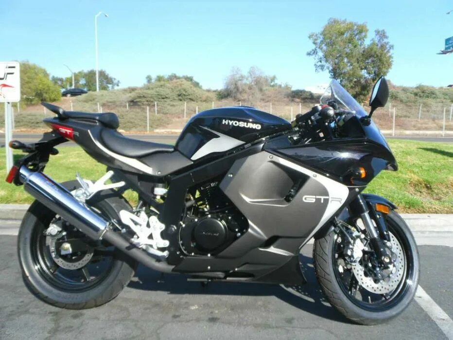 Garlyn gt 250. Hyosung gt250. мотоцикл hyosung gt250r. hyosung 250r. мотоцикл hyosung 250.