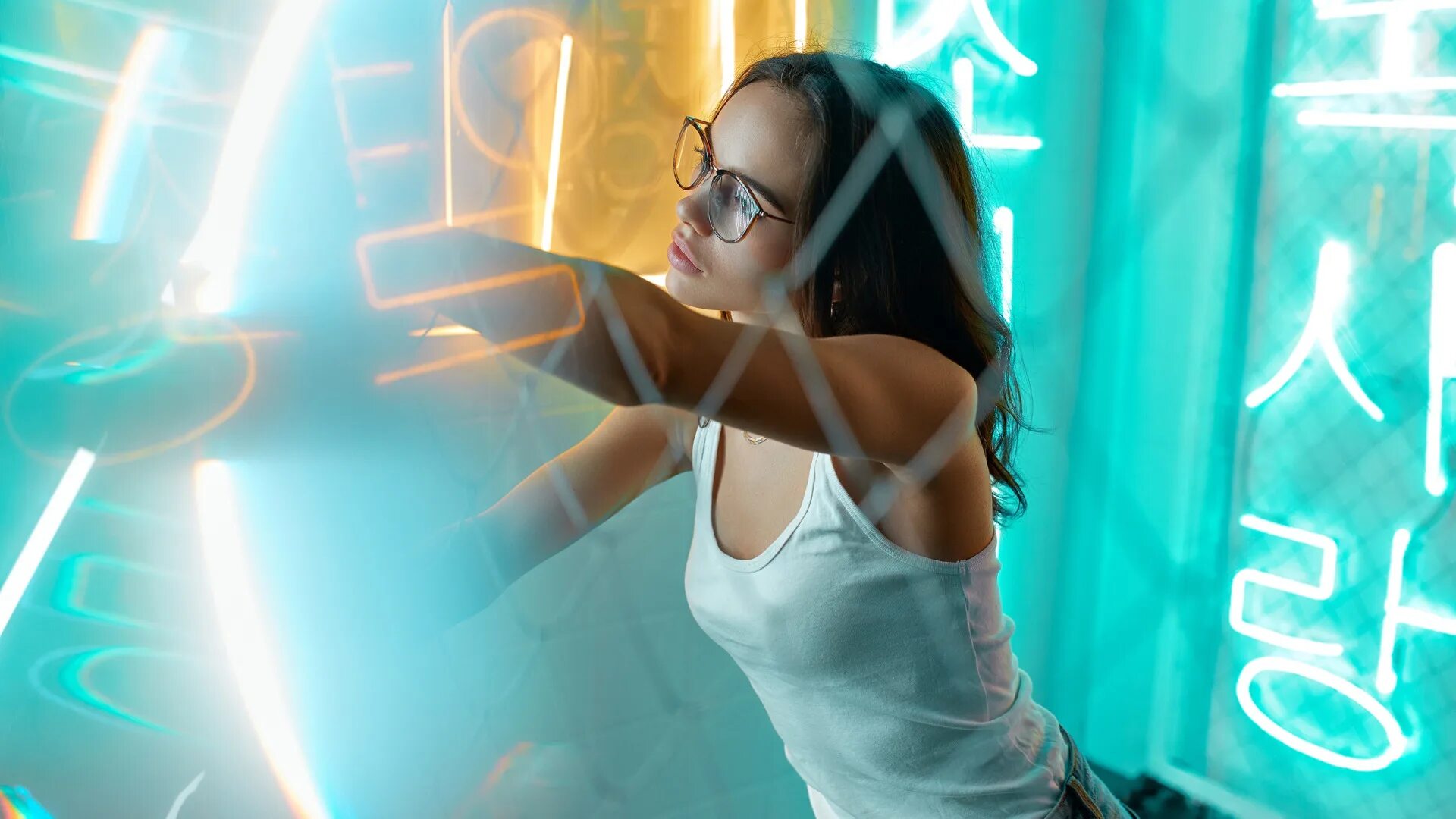 Николь певец. Красивая девушка со скрипкой. Кейт бекинсейл с гитарой. Dreamcatcher dami blue. Девушка диджей в наушниках.