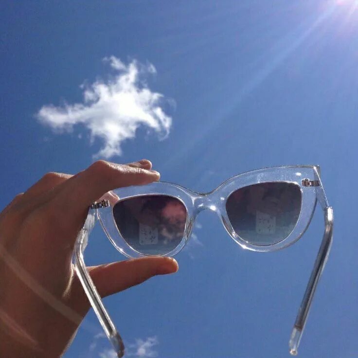 I want glass. Отражение в очках. Небо в очках. Отражение неба в очках. Смешное отражение в очках.