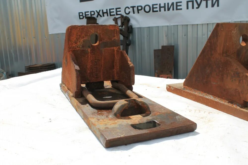 Контррельсовый башмак. Контррельсовый башмак сп850. контррельсовый башмак р65 вес. башмак контррельсовый для шпалы ш 1.