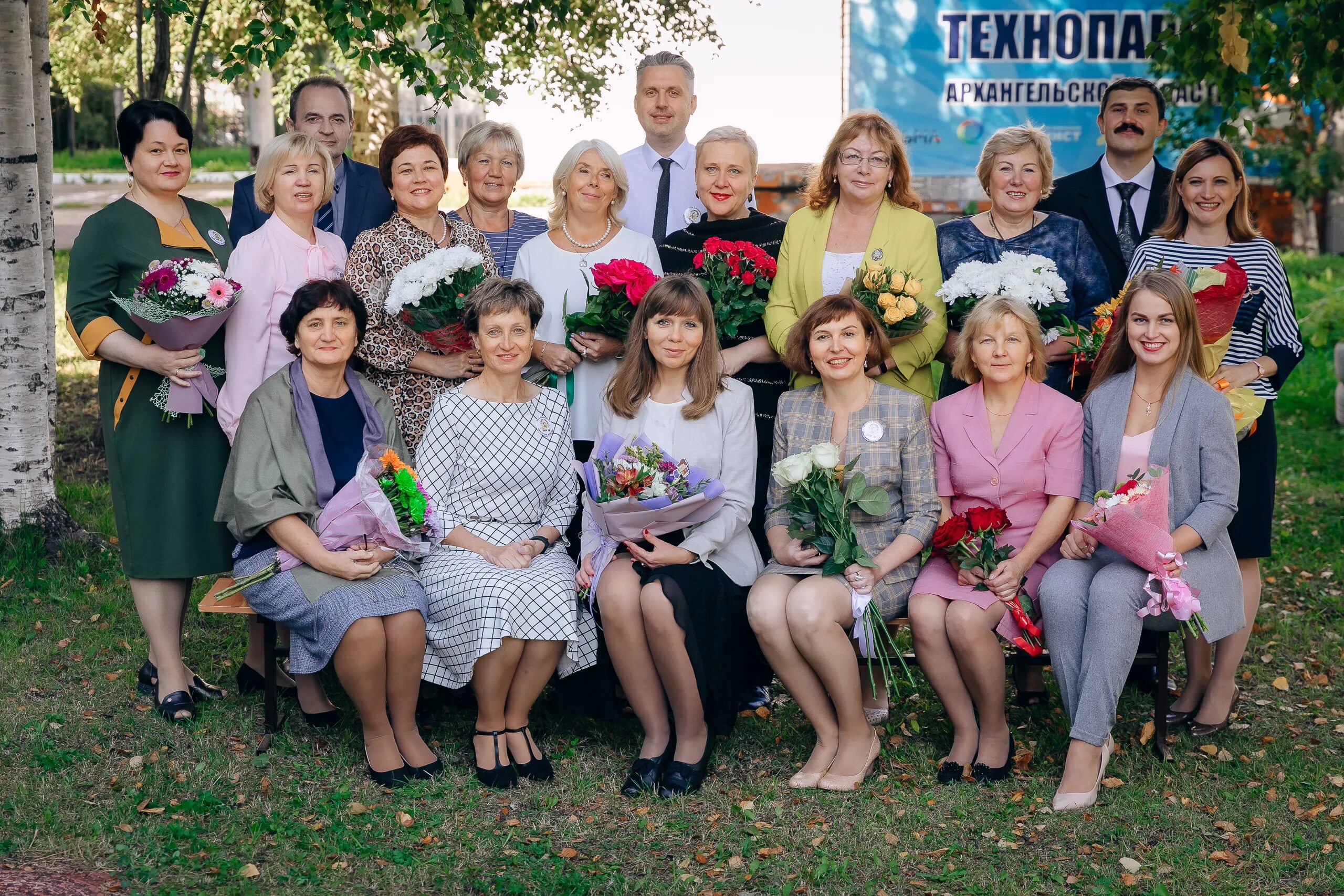 Учителя школы номер 1. Учительский коллектив в школе. Коллектив школы. Коллектив учителей школы. Педагогический состав.
