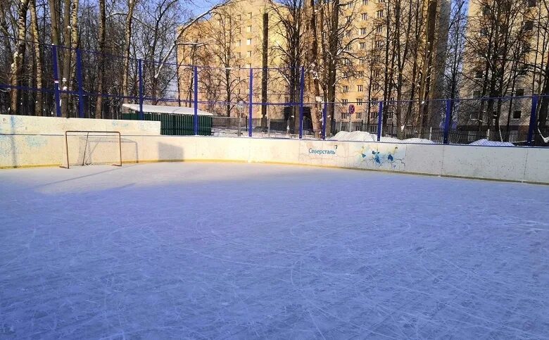 Каток 33. Городской каток. Каток в городе. Спорт каток. Хоккейная коробка парк Жемчужина Серпухов.