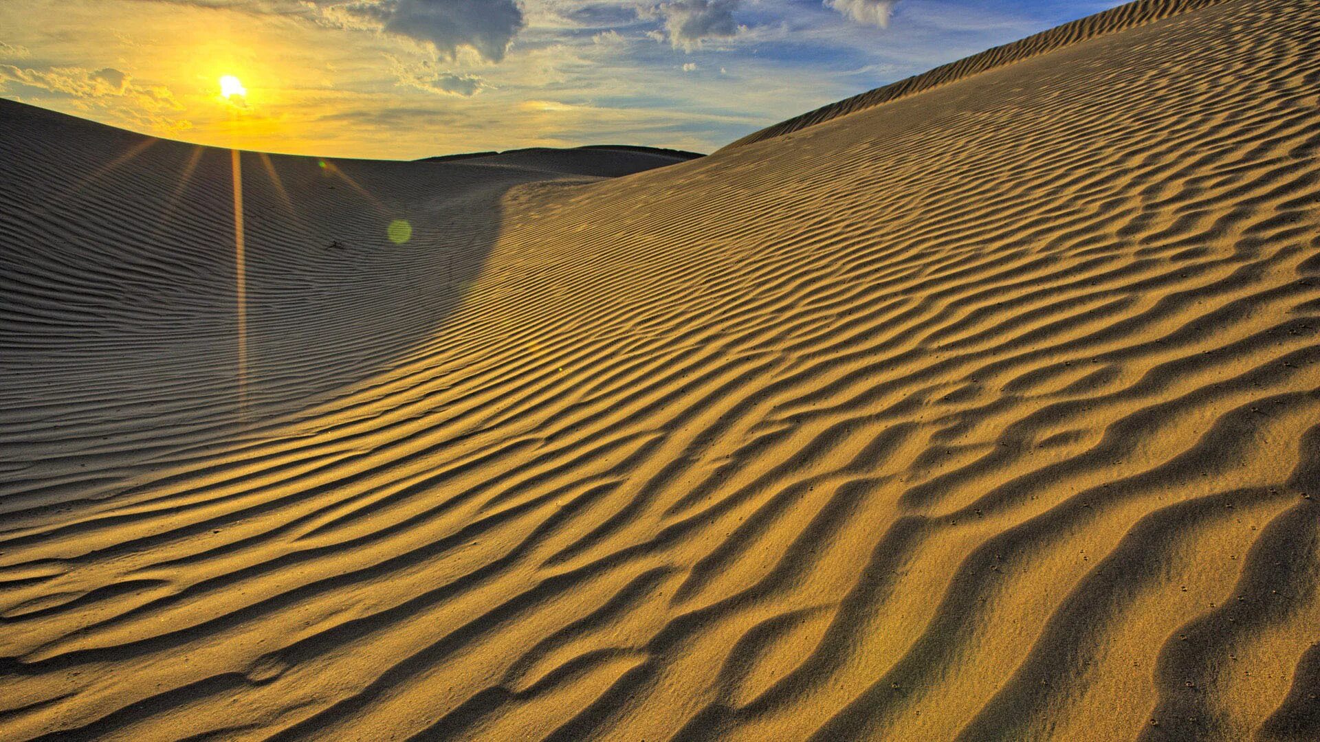Самые большие 10 пустыни в мире. Барханы в Каракумах. Пустыня Каракум в Туркменистане. Дюны Барханы грядовые Пески. Пески Каракумы.