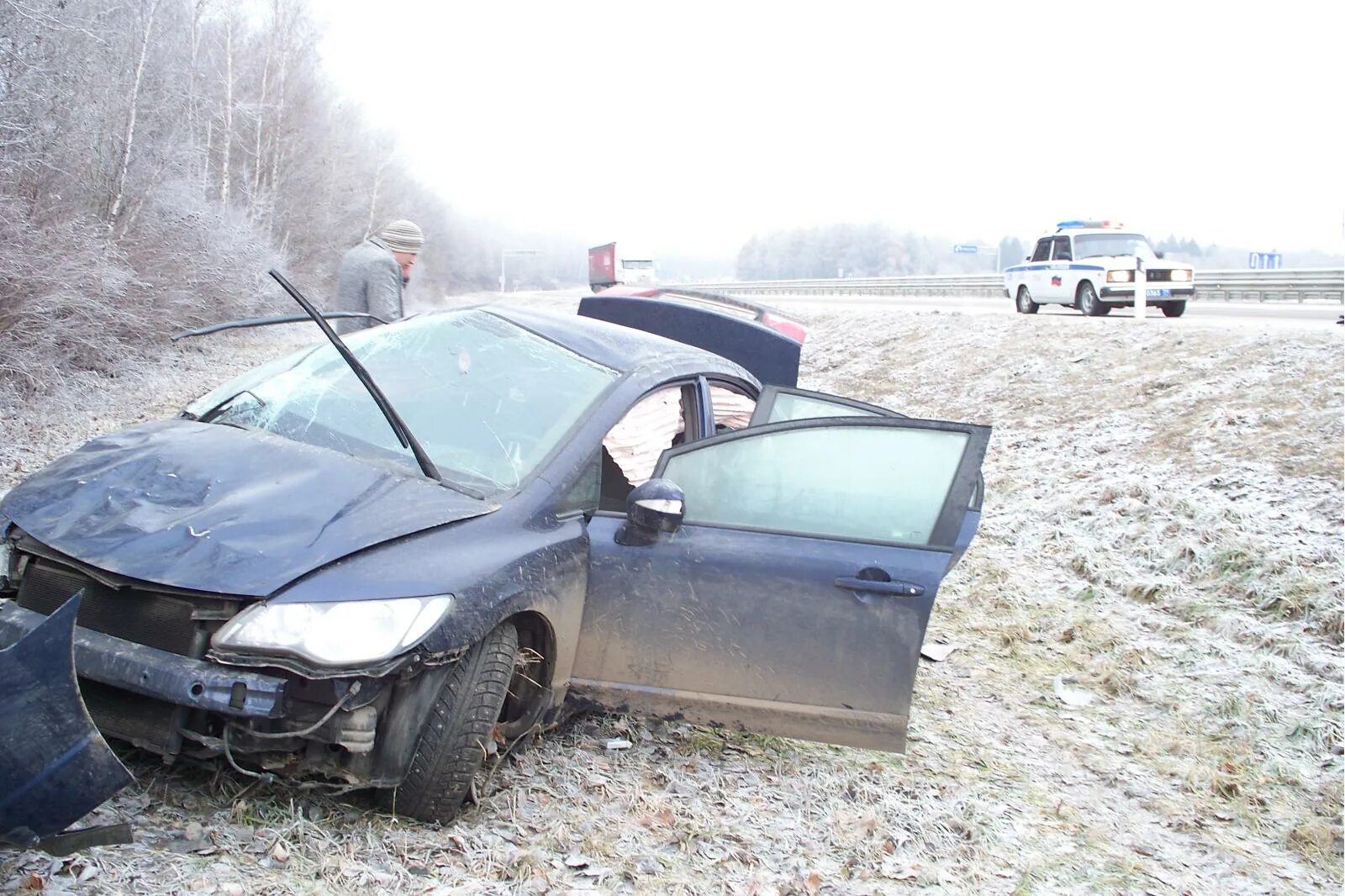 Хонда Цивик ДТП зима. Разбитая Хонда Цивик. Хонда Цивик после аварии зимой.