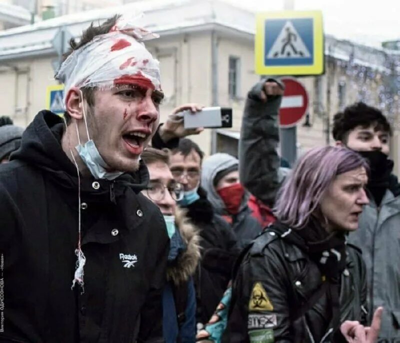 После митинга в Москве. Известные Лидеры митингов в России. Лысый мужчина на акциях протеста в Москве 2011 год. Россия после митингов