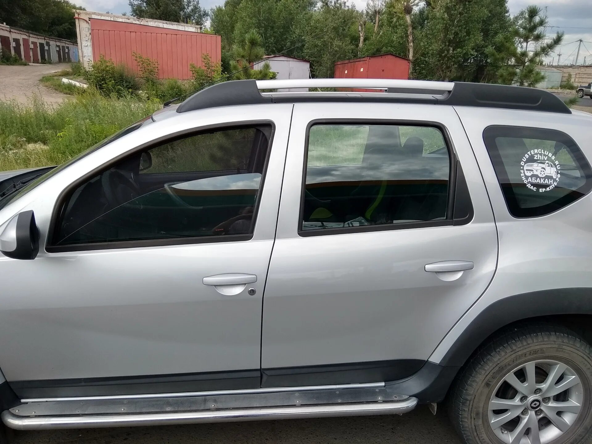 Шторки дастер. Шторки для Renault Duster. Шторки ESCO на Duster 2g. Шторки Дастер 2014. Магнитные шторки на Рено Дастер 2014.