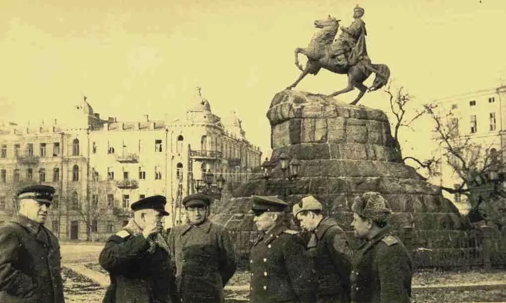 Киев военные годы. Освобождение Киева 1943. Киев 6 ноября 1943. Освобождение Киева от фашистов 6 ноября 1943 года. Освобожденный Киев 1943.