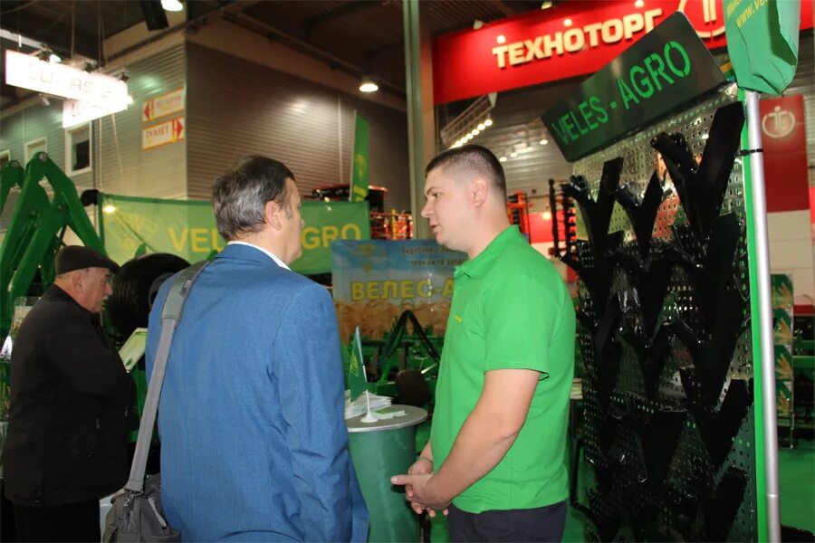 Велес фирменный магазин. Ооо тк тел центр. Велес агро директор. Велес торг. Велесторг.