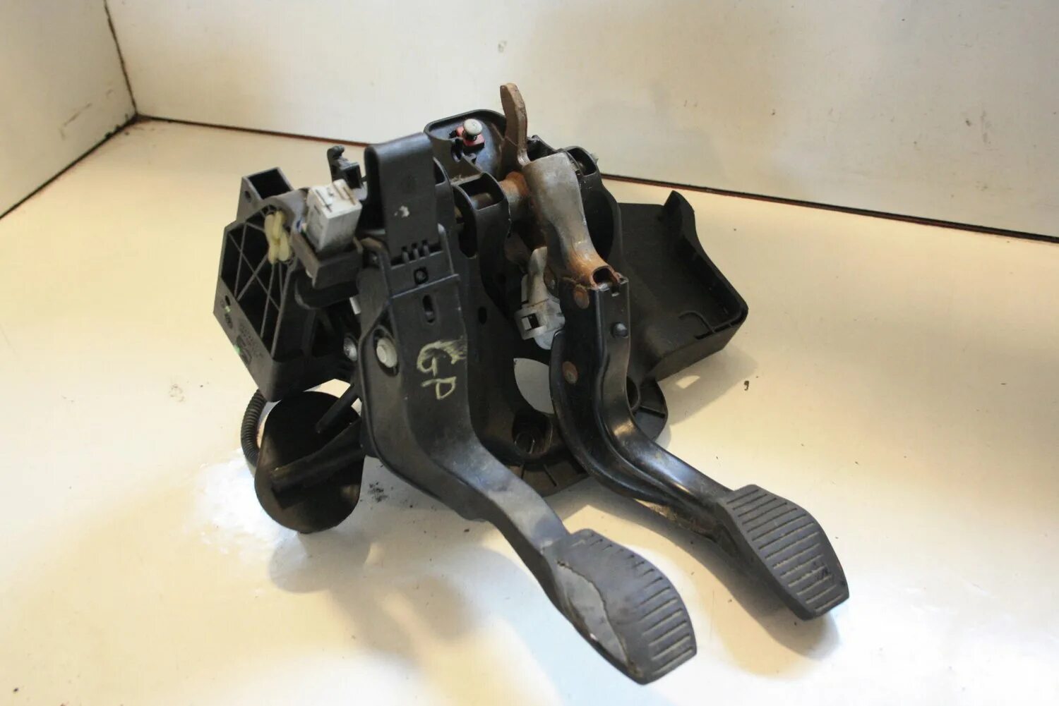 Педаль сцепления фиат альбеа. Педаль сцепления фиат дукато 244. Педаль сцепления фиат. 2 механика. Педальный узел фиат панда.