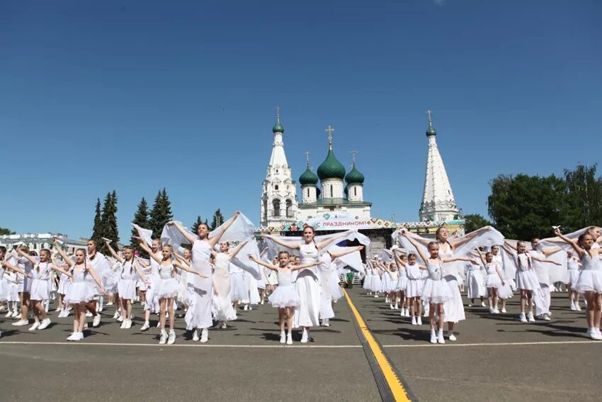 Ярославль праздник. День города Ярославль. Ярославль население. Жители города Ярославля.