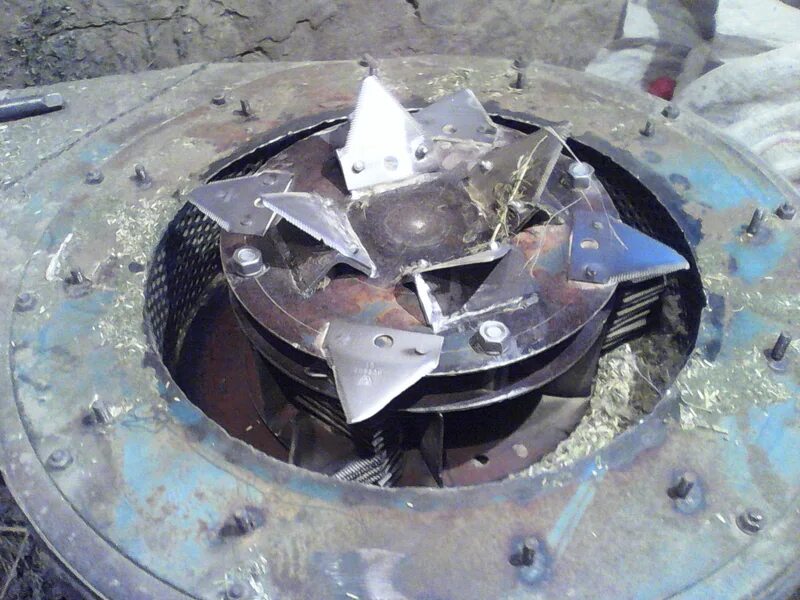 траворезка пбк 002. соломорезка, измельчитель сена соломы. сенорезка своими руками. самодельная сенорезка. зернодробилка сенорезка.