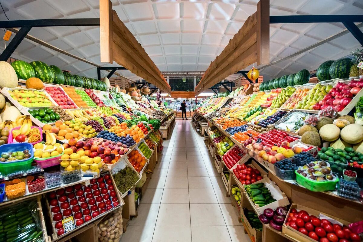 Рынок овощей и фруктов. Овощной рынок. Продуктовый рынок. Овощи и фрукты на рынке. Розничный рынок это.