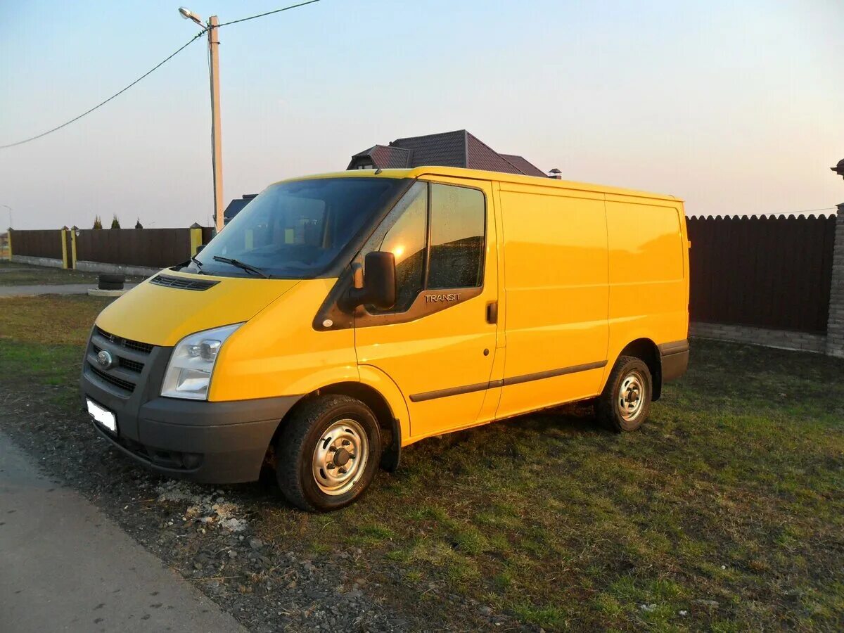 Продам транзит. Ford Transit Yellow. Ford Transit 2011 желтый. Форд Транзит желтый 2000 10 год. Форд Транзит желтый свет 2008 год.