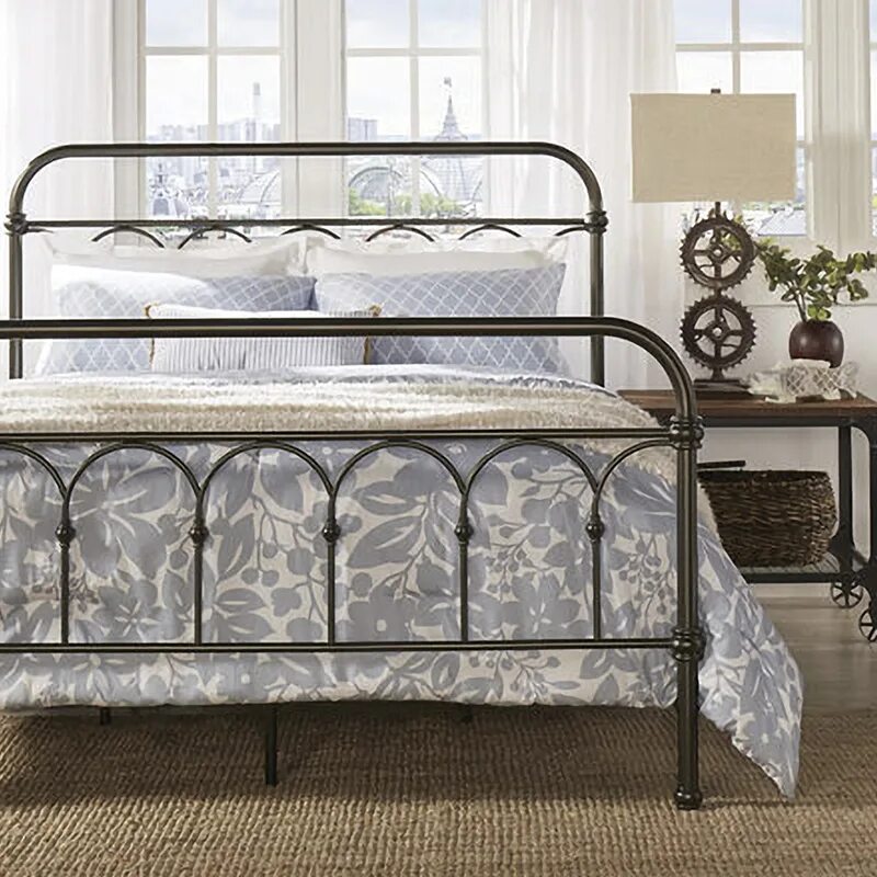 Кровать никелированная старинная. Кровать с прутьями. Металлическая кровать в стиле прованс. В моей комнате есть железная кровать. В моей комнате есть железная кровать.