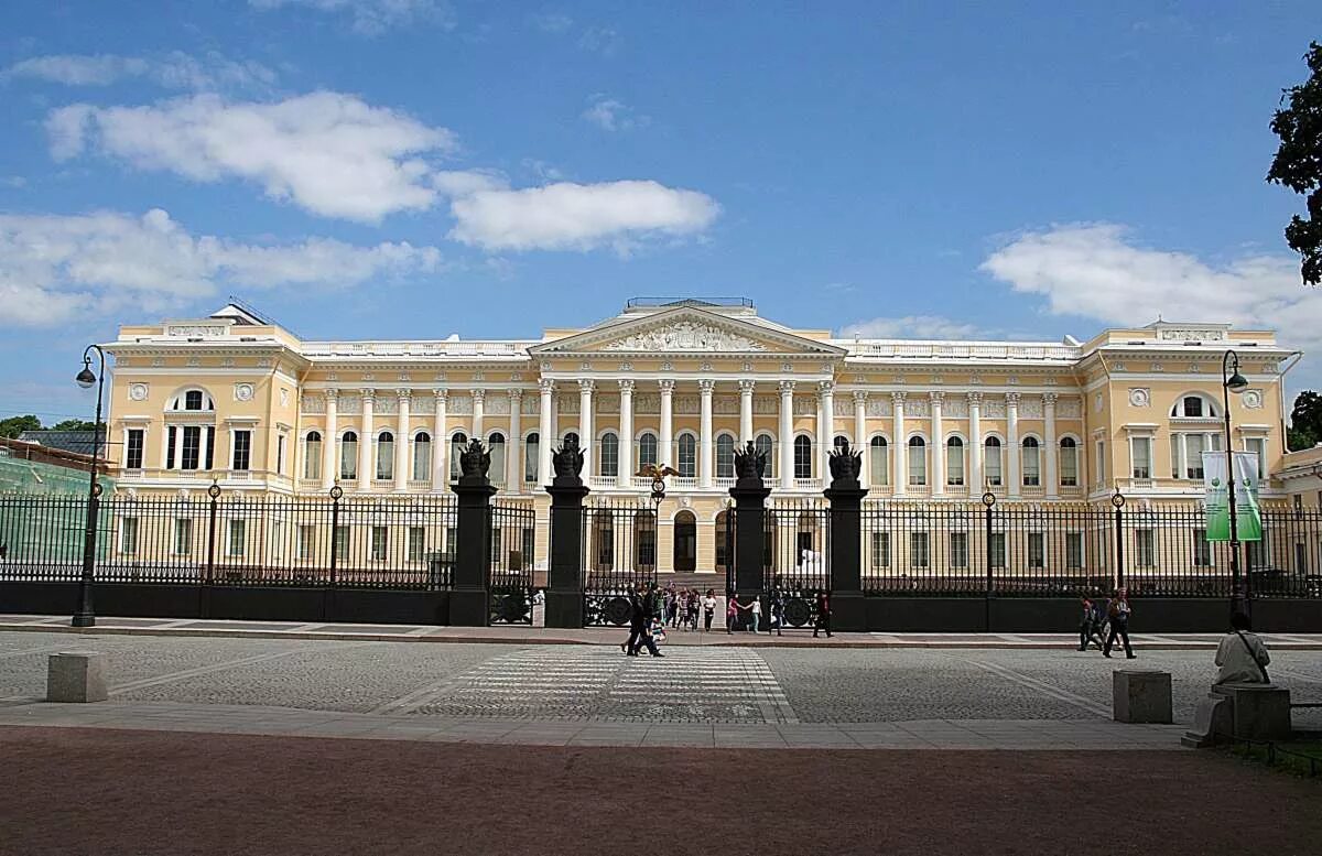Михайловский дворец в Санкт-Петербурге.