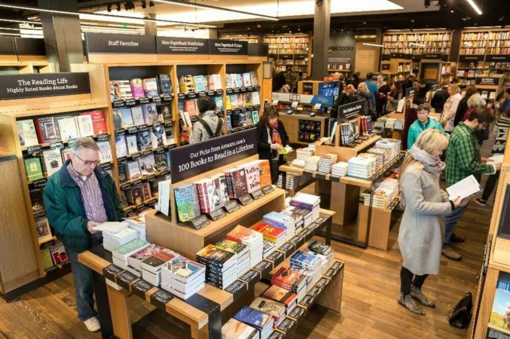 Покупка книг видео. Американские книжные магазины. Bookshop книжный магазин. Книжный магазин картинки. Книжный магазин в Лондоне.