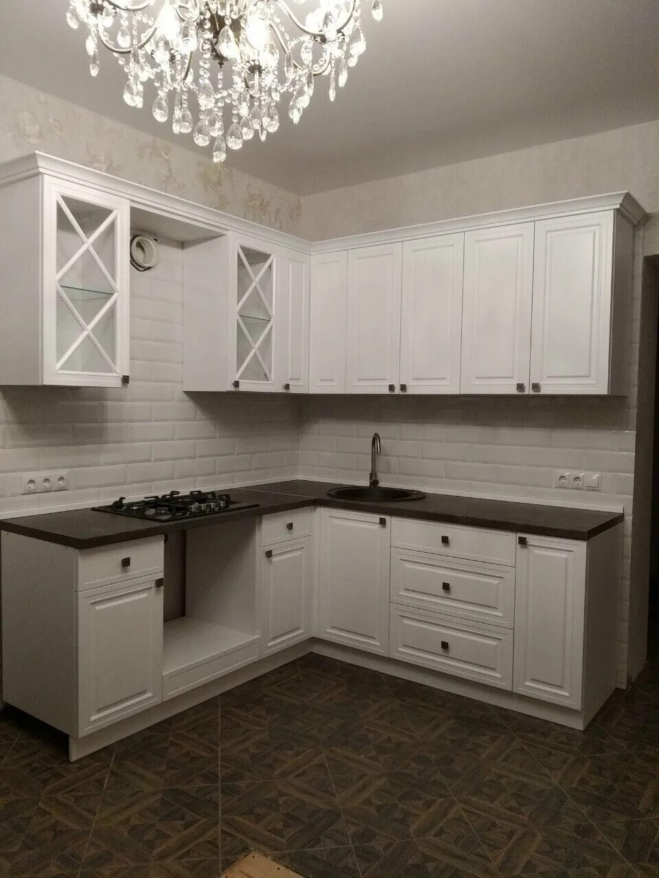 Леда белая кухня леруа. Кухня леда леруа мерлен. Кухня оксфорд леруа мерлен. Кухня ньюпорт леруа мерлен. Синяя кухня леруа.