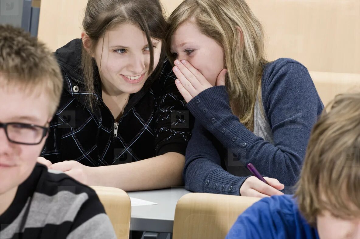 учитель и ученик. кожина александра александровна разговор после уроков. педагог и ученик. после уроков газета. учительругает уыченика.