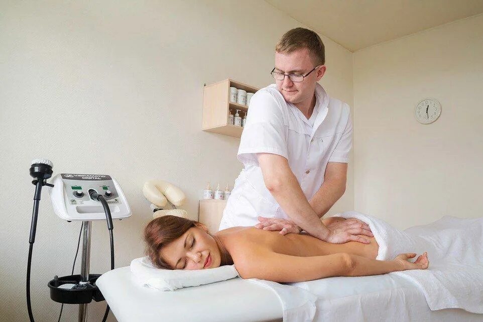 Массаж тимуру. Архангельск советская улица 5 кабинет массажа тимура огадярова. Массажисты москвы для мужчин. Массаж тимуру. Массаж головы вьетнам.