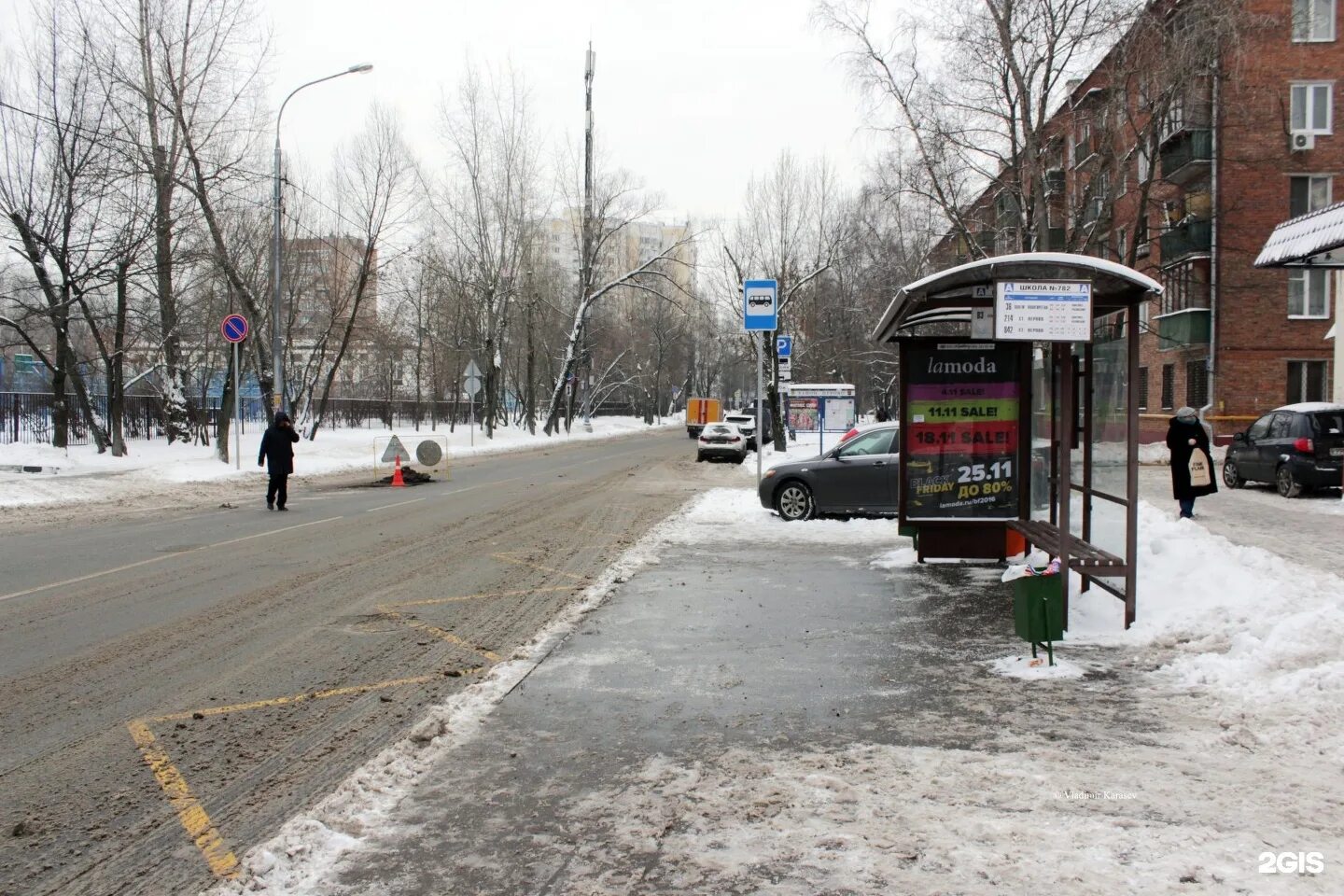 Остановка школа. Автобусная остановка школа Москва. Центральная площадь остановка общественного транспорта. Остановка ул Школьная Уфа. Остановка школьная маршрут