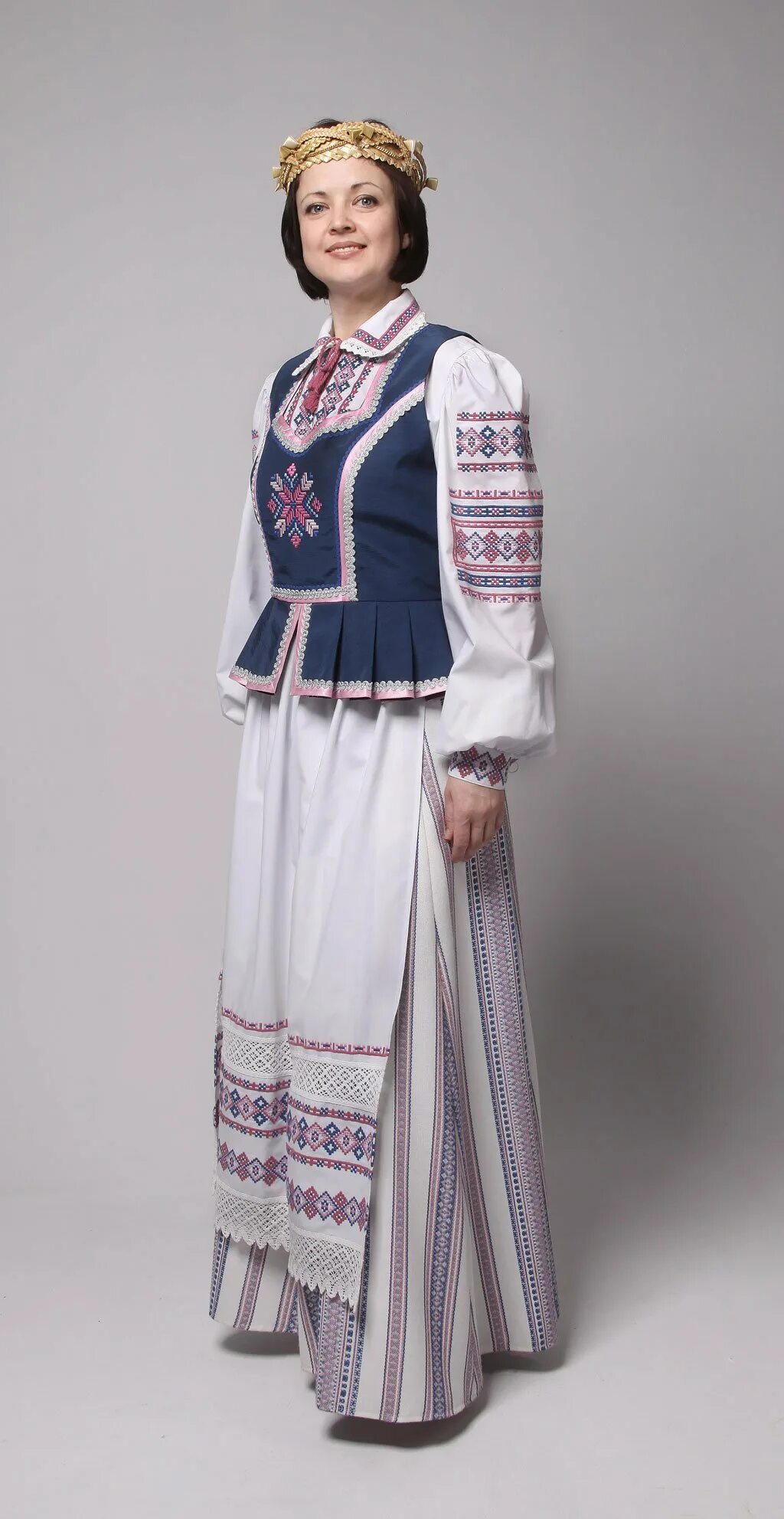 Белорусский национальный костюм женский полесье. Национальная белорусский женский. Белорусский народный костюм намитка. Национальная белорусский женский. Белорусский костюм.