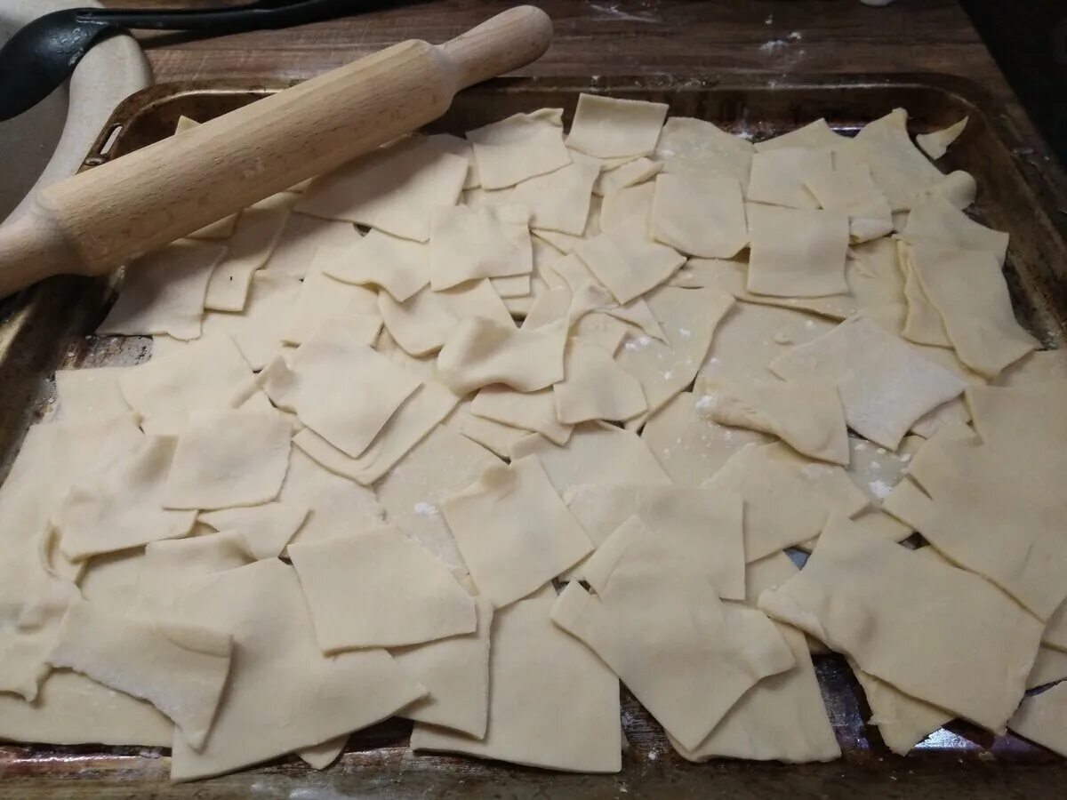 Сочни для бешбармака. Бешбармак тесто жайма. Бешбармак тесто. Готовое тесто для бешбармака. Арзу жайма бешбармак.