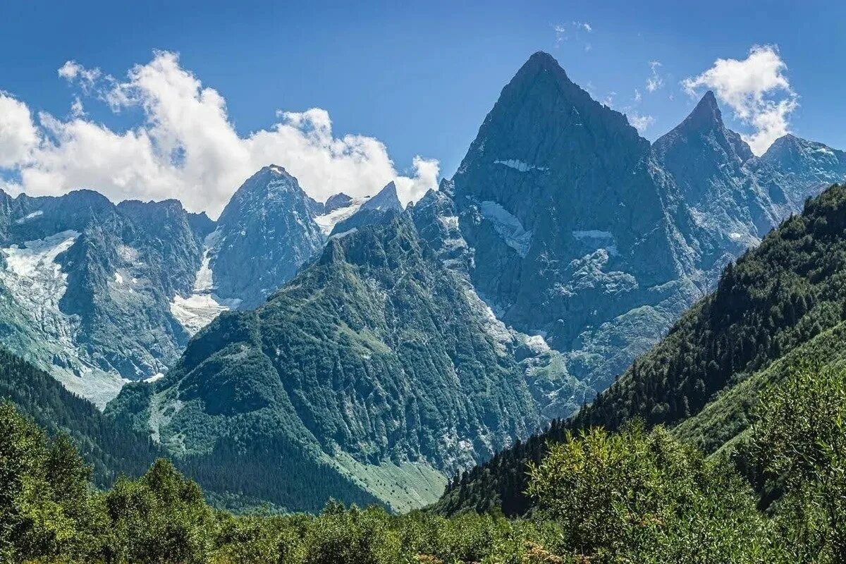Название гор на кавказе в россии. Горы Кавказского хребта. Горы Кавказа красота. Горы на юге России.