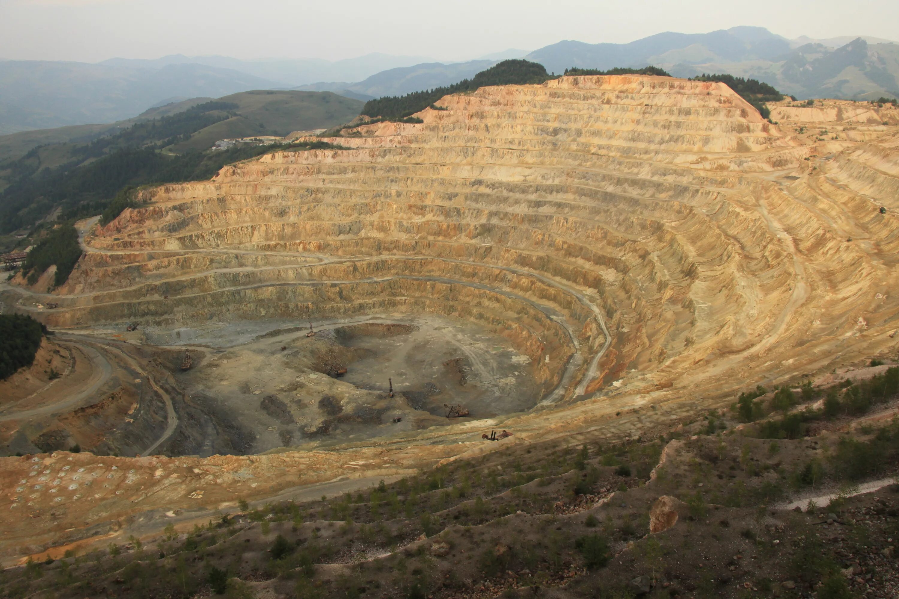 Меден рудник Болгария. Сербия рудник медь. Месторождение Рио тинто. Медные Рудники на Кипре. Open mining