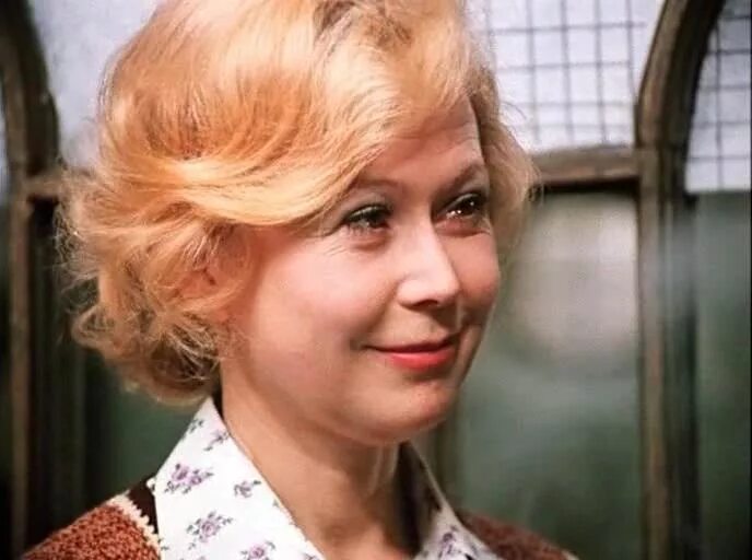 Служебный роман (1978, фильм) - "Сколько раз можно смотреть "Служебный роман"? Д