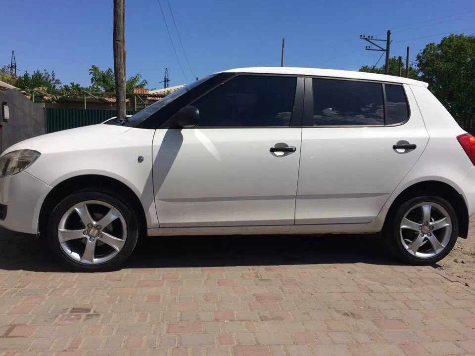 Купить б/у Skoda Fabia II Рестайлинг 1.4 MT (86 л.с.) бензин механика в Пензе: с