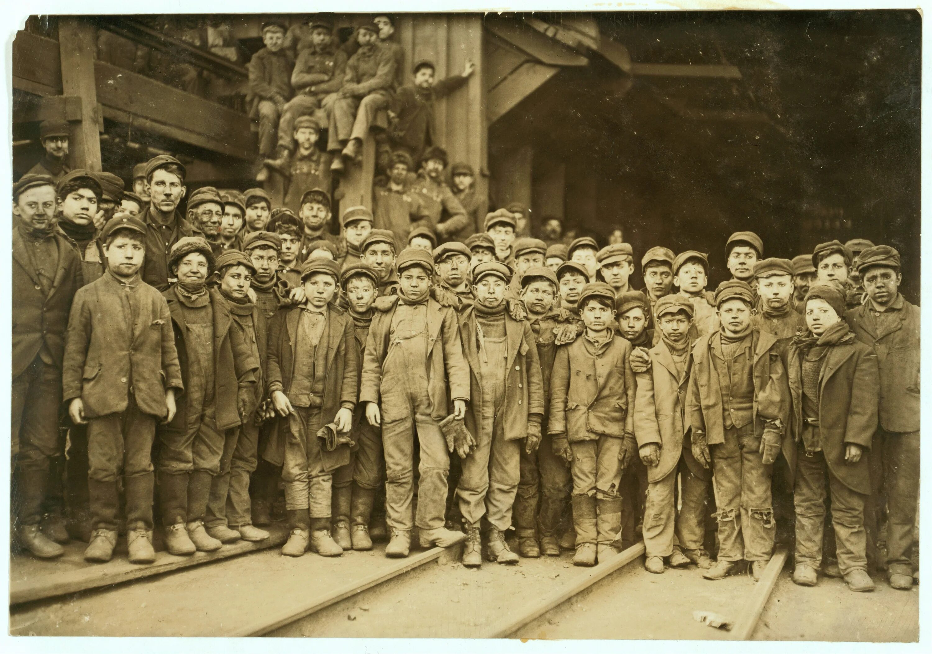 Дети-шахтеры. Пенсильвания. 1911-Й.. Детский труд в Англии 19 век. Дети шахтеры Англии Льюис Хайн. Детский труд в США 1900 годы. Voices miners funders