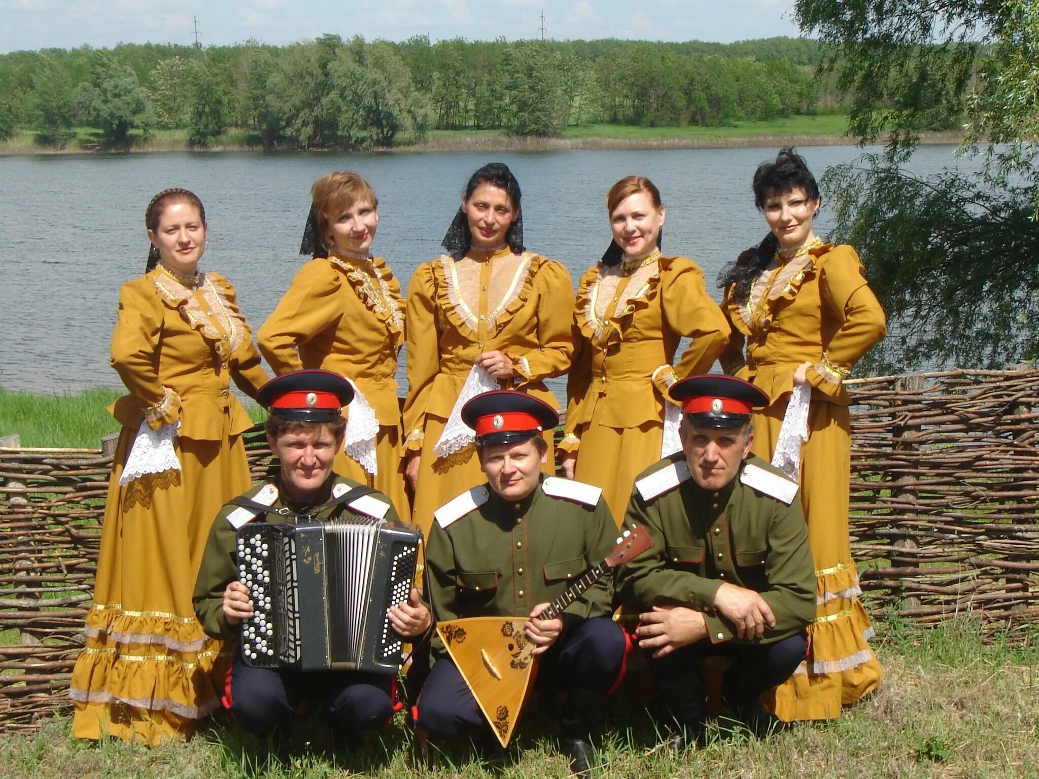 Русская вольница. Ростовский казачий ансамбль. Казачка ансамбль. Ансамбль донских Казаков. Есаул Калмыков тихий Дон.