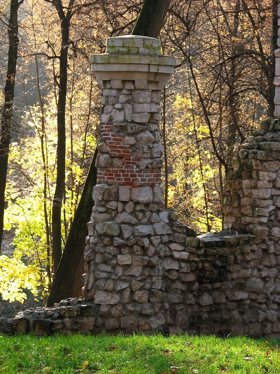 Гюбер робер башня руина в царском селе. Царицынская башня царицыно. Царицыно башня-развалины. Башня руина в царицыно. Башня-руина в екатерининском парке царского села.
