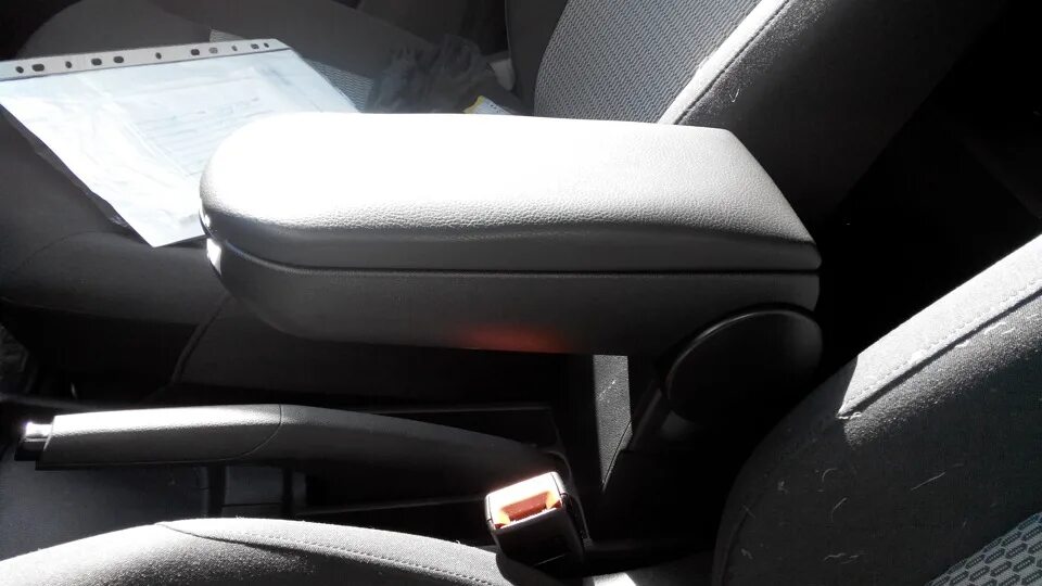 Подлокотник volkswagen polo sedan оригинальный. Подлокотник для фольксваген поло 2020. Подлокотник фольксваген поло седан 2013. Подлокотник фольксваген поло 2014. Подлокотник vw polo sedan оригинал.