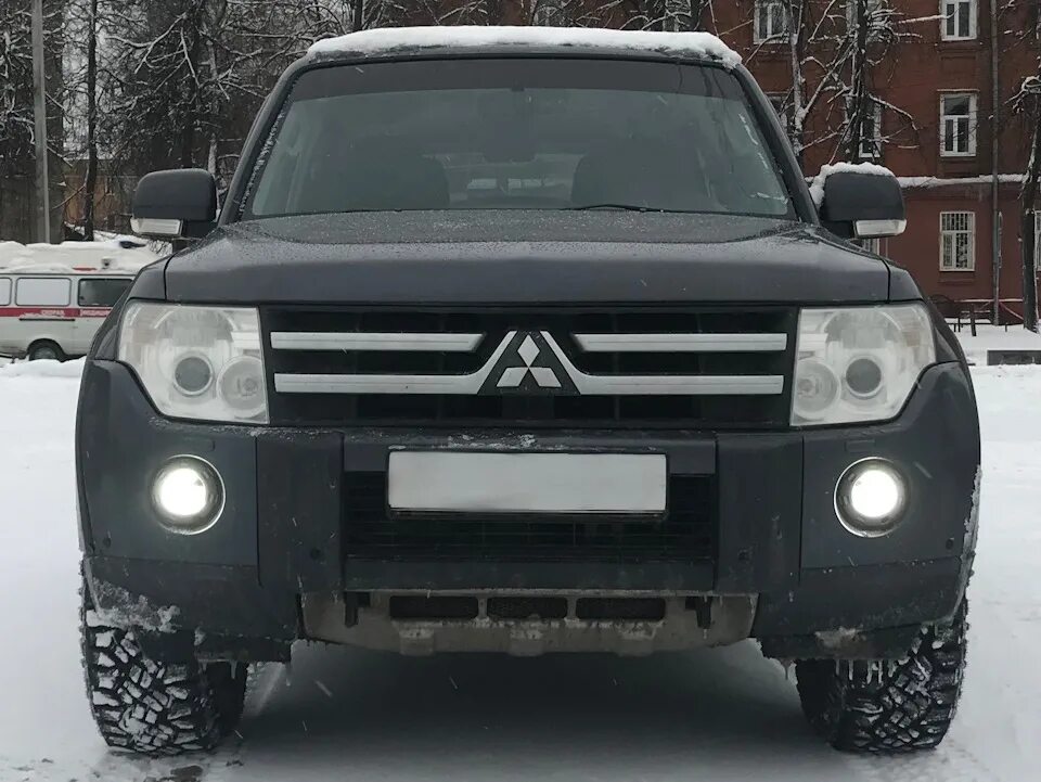 Дхо паджеро. ДХО Паджеро 2. ДХО Pajero 4. Ходовые огни на Паджеро 4 2007. Ходовые огни Паджеро 2 поколения.