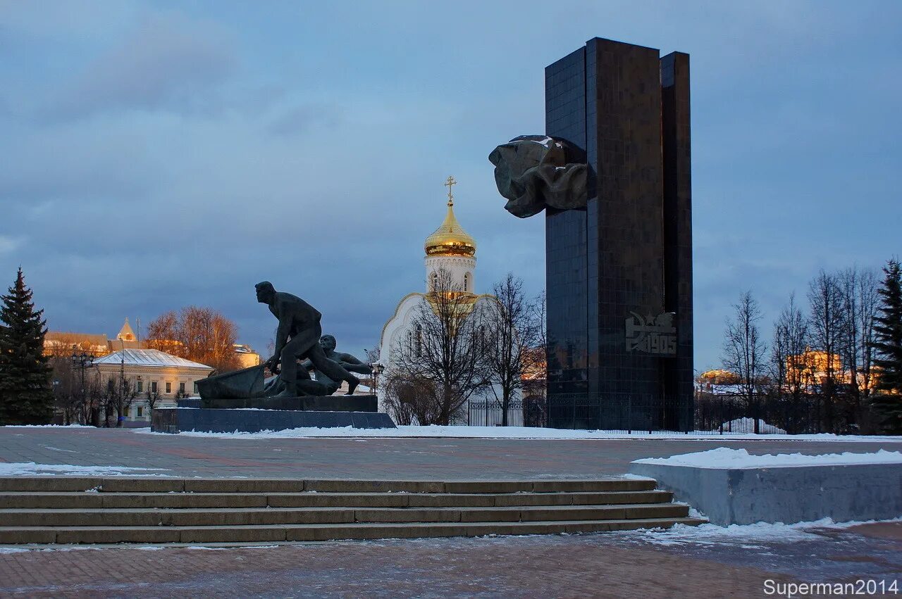 Иваново площадь области. Площадь революции Иваново. Памятник на площади революции Иваново. Иваново город площадь революции 1905. Сквер на площади революции Иваново.