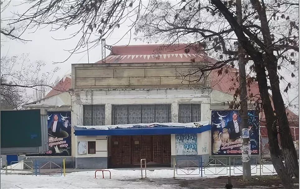 Цирк таганрог русское поле. Цирк Таганрог. Цирк в Таганроге на русском поле. Таганрог цирк старое здание. Здание цирк в Таганрог.