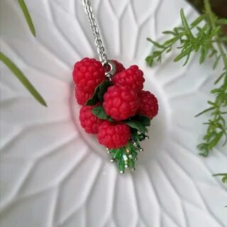 Клубника кулон