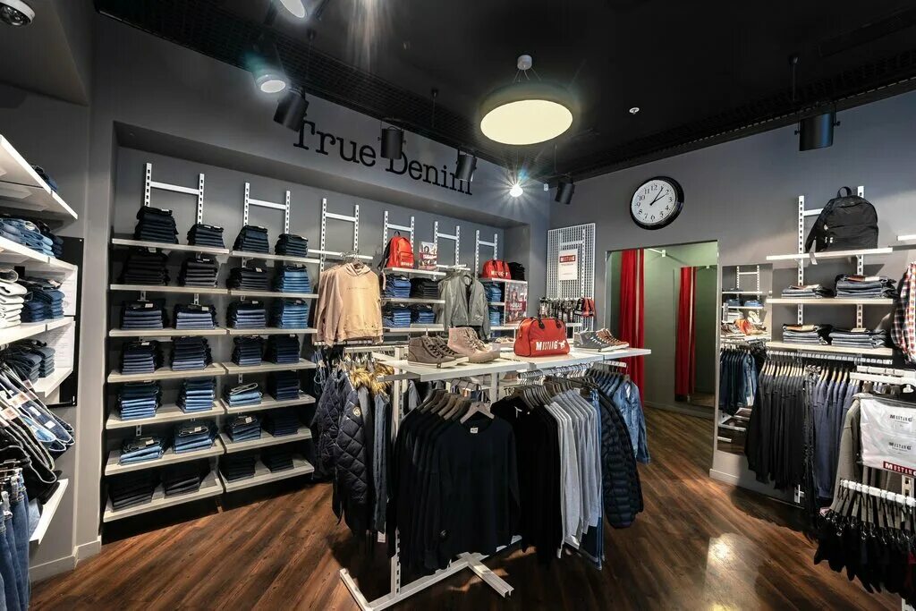 Mustang jeans магазины. магазин mustang пермь. магазин мустанг в москве. Mustang магазин джинсовой одежды. мустанг брянск одежда.