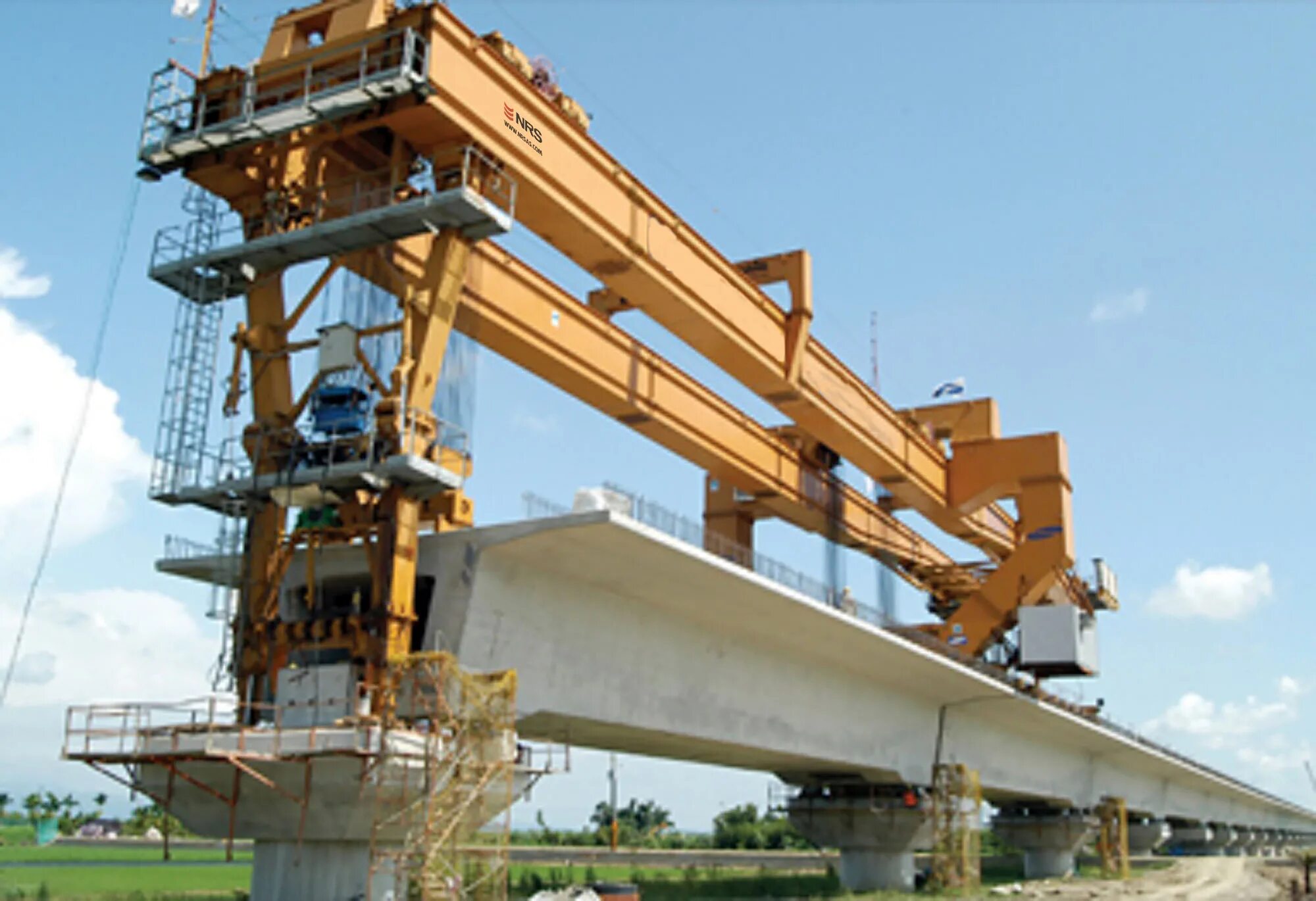 Full span. Рабочие на строительстве мостов. Modern Bridge Construction Machinery. Prestressed Beam Bridge. Construction Girder.