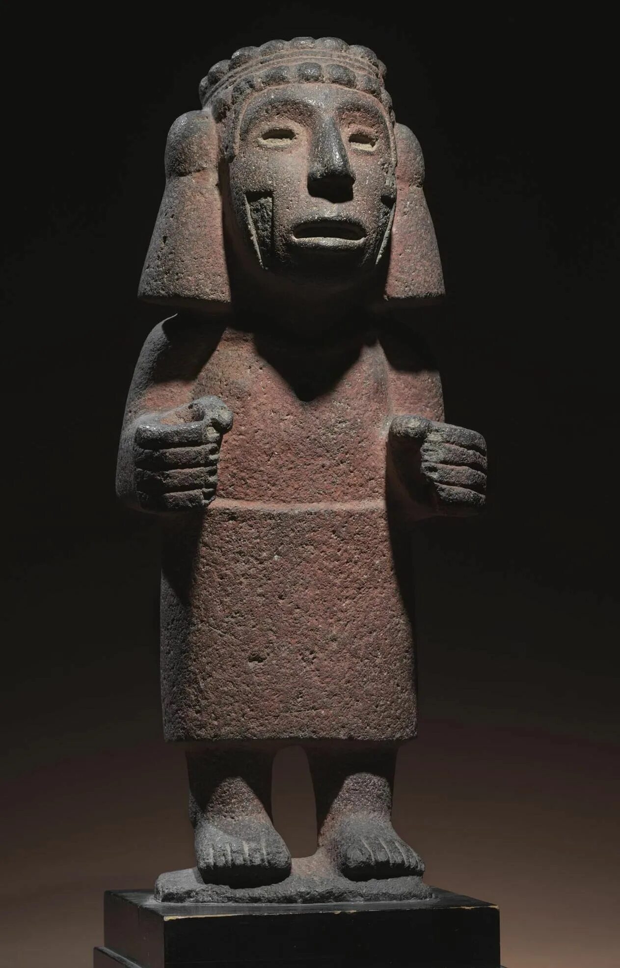 Статуи ацтеков Майя Ягуар. Статуя Коатликуэ. Статуя Коатликуэ Ацтеки. Каменные скульптуры ацтеков. Древнейшая монументальная культовая скульптура