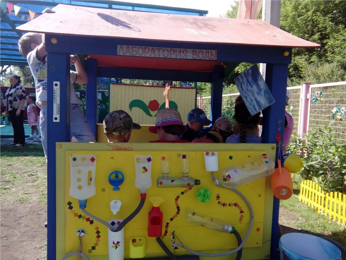 Детские площадки в детском саду. Оборудование игровое на участок. Оборудование игровое на участок. Детские площадки в детском саду. Детские площадки в садике.