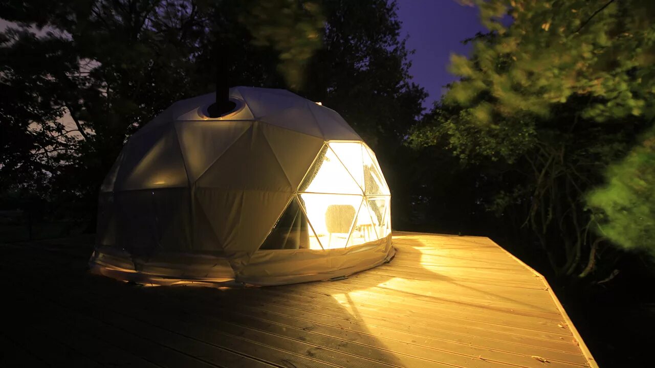 Глэмпинг сфера переславль залесский. Глэмпинг купол. Глэмпинг шатры. Глэмпинг сфера. Палатка геокупол dome2 north face.