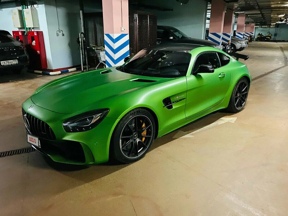 Купить amg gt. Мерседес АМГ ГТ зеленый. Мерседес АМГ gt зеленый. Мерседес АМГ гтзелёный. Мерседес АМГ gt 2017 зеленый.